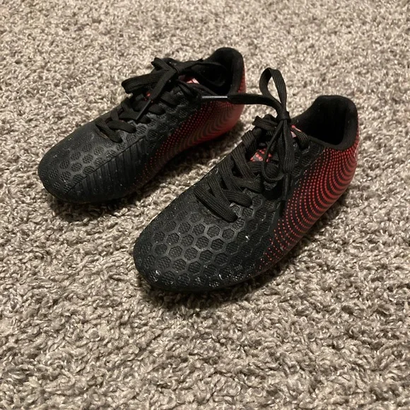 Vizari Kids Soccer Cleats Size 10.5 Black and red - Picture 1 of 5
